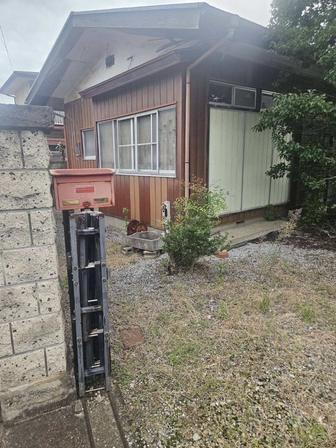 栃⽊県栃⽊市岩⾈町静